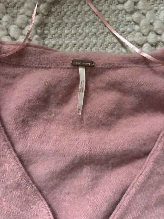 Free People Women’s 100% cashmere pink cardigan sweater size medium - Picture 2 of 4